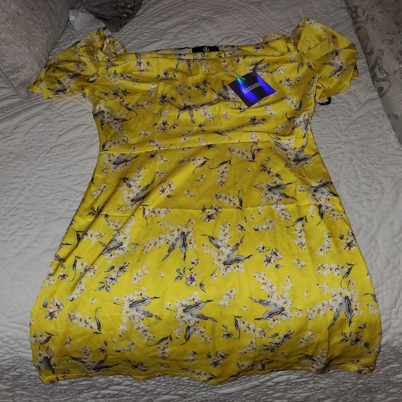 Dress - Picture 1 of 3